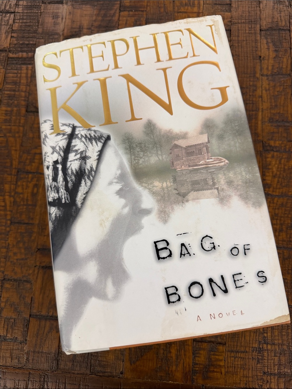 Bag of Bones Hardback 529 pgs. Dust cover, 
1998 edition. See description